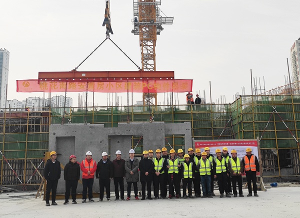 南昌市政建設(shè)集團(tuán)桃花南路安置房項目裝配式建筑構(gòu)件首次吊裝6002.jpg