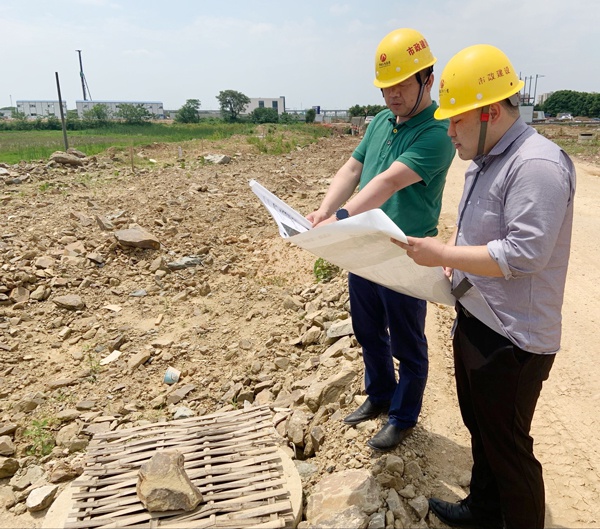 市政建設(shè)集團呂文南昌縣小藍(lán)大道快速化項目現(xiàn)場檢查指導(dǎo)工作6001.jpg